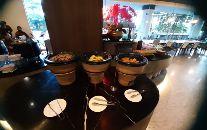 Food stall dengan sajian menu sate obong