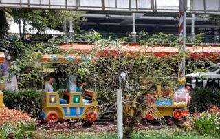 taman bermain di depan rimba food court