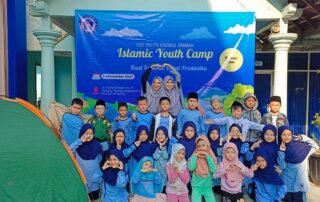 bermain sambil belajar di Islamic Youth Camp