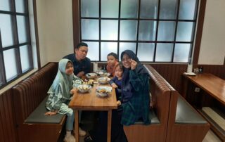 Semangkuk ramen, gyoza dan odeng tersaji di tempat makan ramen murah diBandarlampung