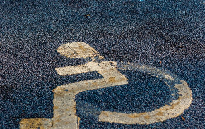 gambar kursi roda sebagai simbol bagi disabilitas Pilkada 2024